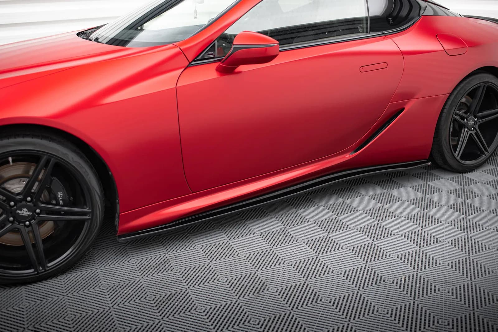 Накладки на пороги Maxton Lexus LC 500 - фото My Tuning Lab