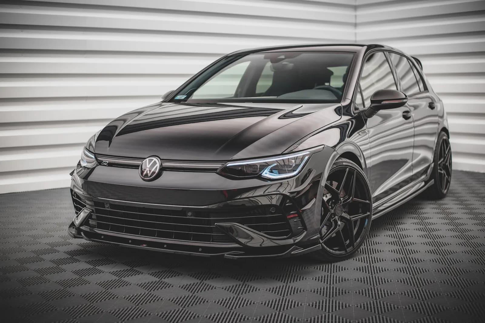 Передній сплітер V.4 Maxton Volkswagen Golf R Hatchback / Variant Mk8 - фото My Tuning Lab