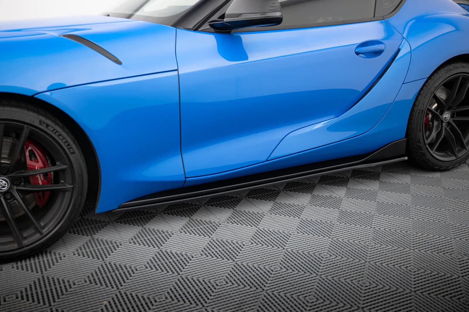 Накладки на пороги Maxton V2 Toyota Supra MK5 (чорний глянець) - фото My Tuning Lab