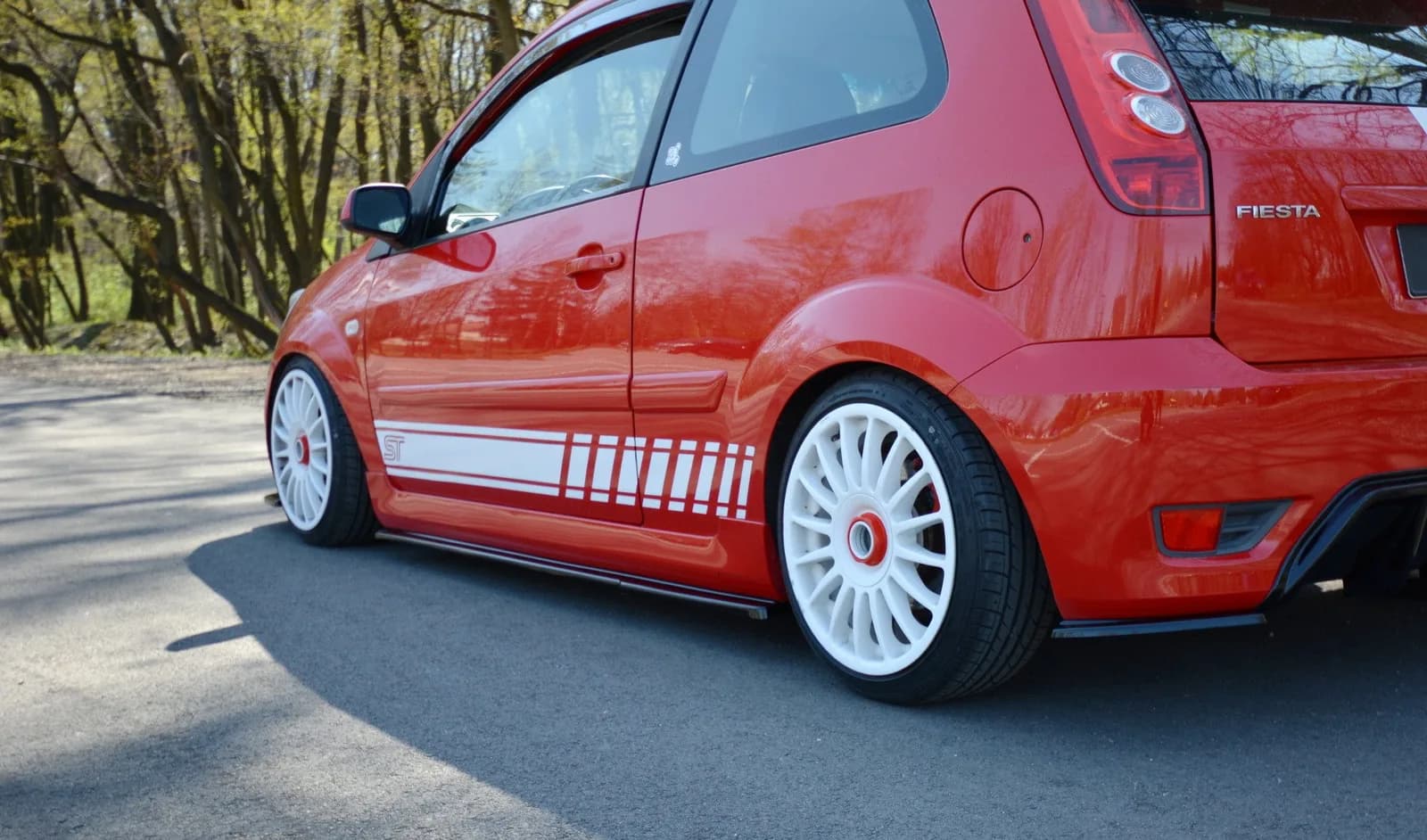 Накладки на пороги Maxton Ford Fiesta ST MK6 (чорний глянець) - фото My Tuning Lab