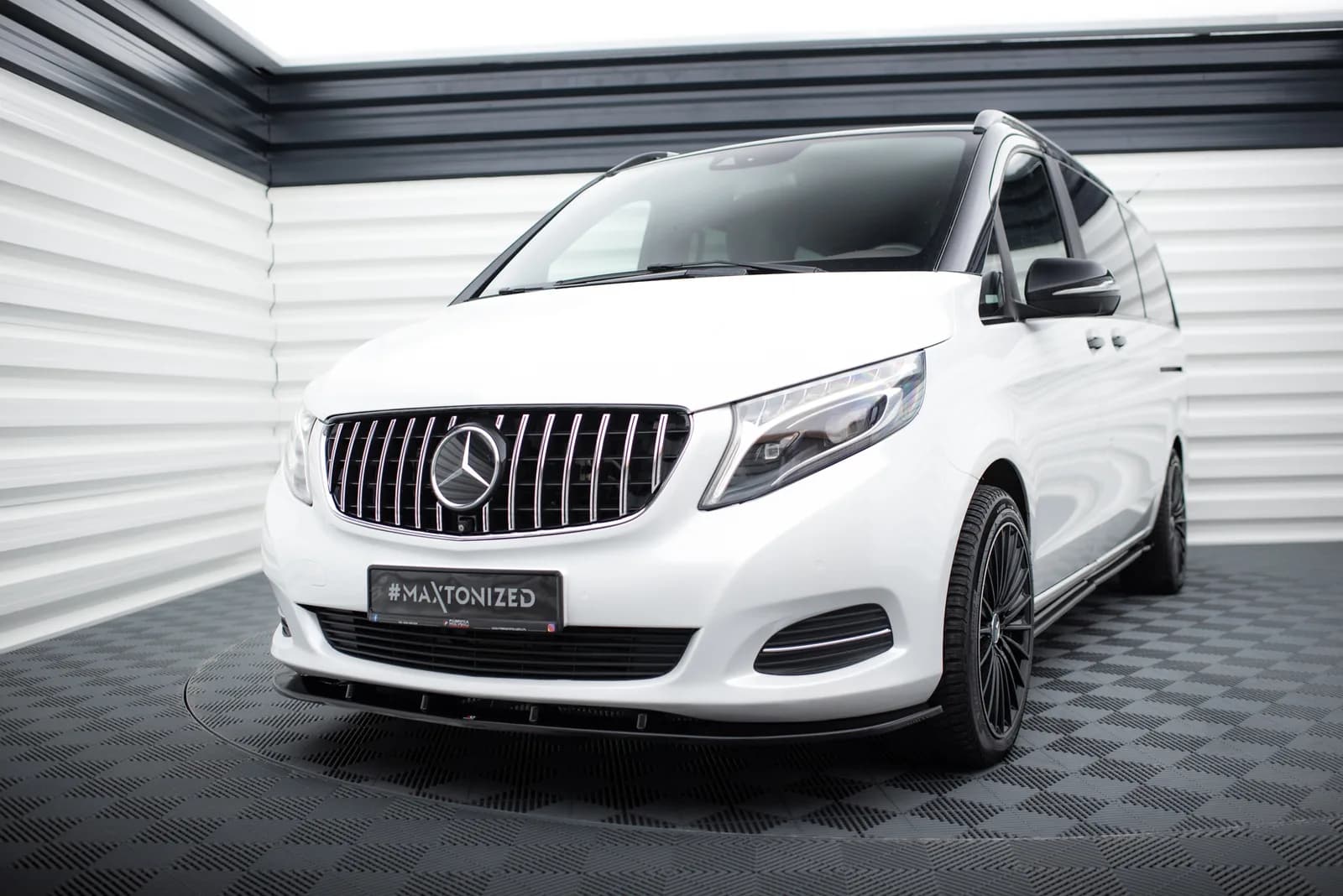 Przedni splitter Maxton V2 Mercedes V-Class W447 (чорний глянець) - фото My Tuning Lab