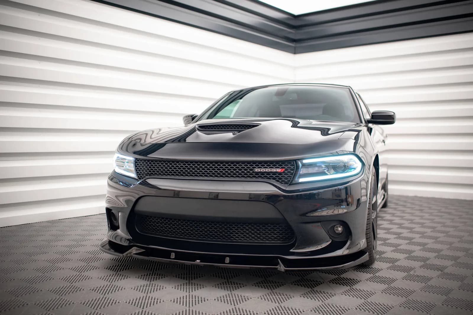 Передній сплітер V.2 Maxton Dodge Charger SRT Mk7 Facelift - фото My Tuning Lab