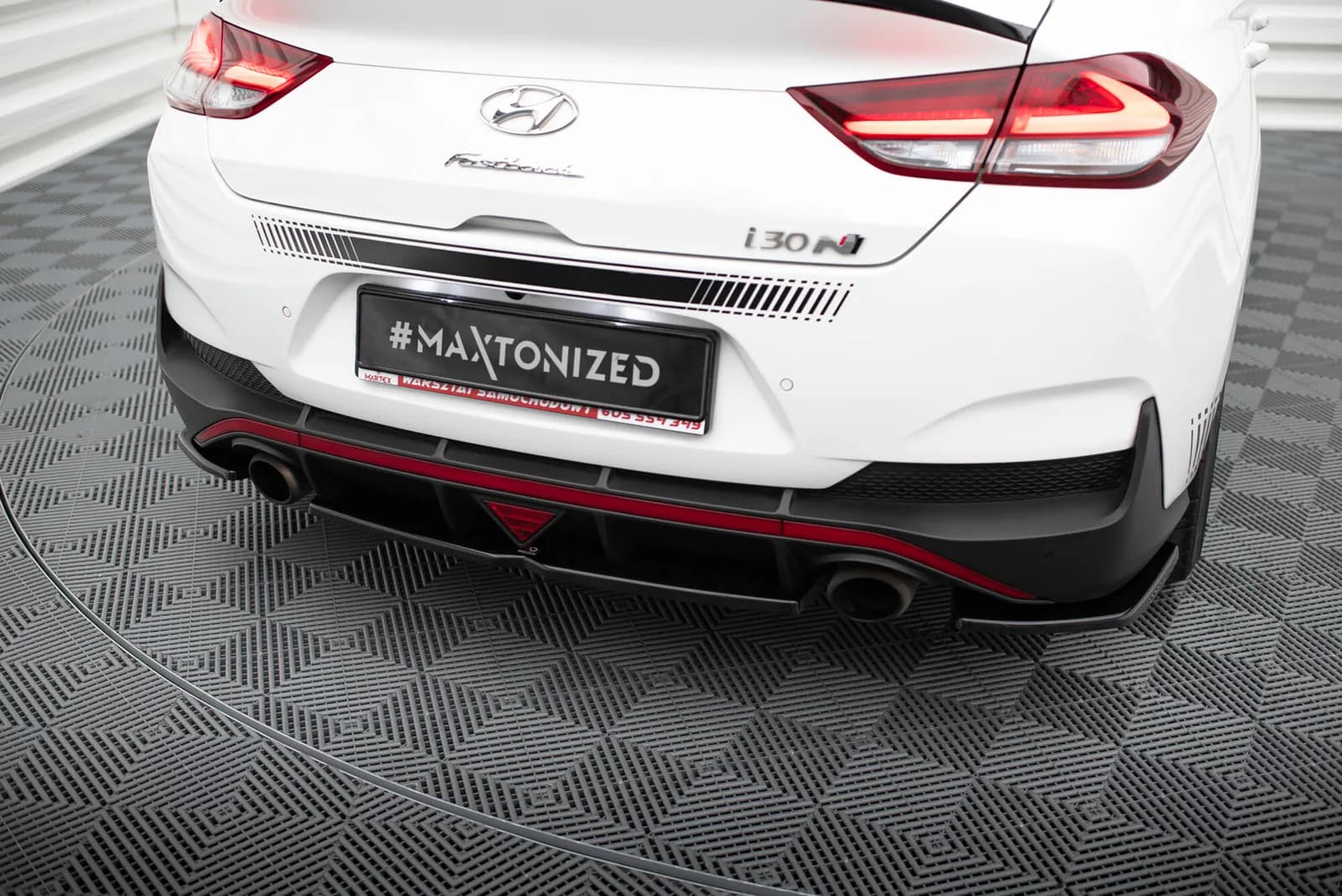 Задній сплітер srodkowy (z dyfuzorem) Maxton Hyundai i30 N MK3 Fastback (чорний глянець) - фото My Tuning Lab
