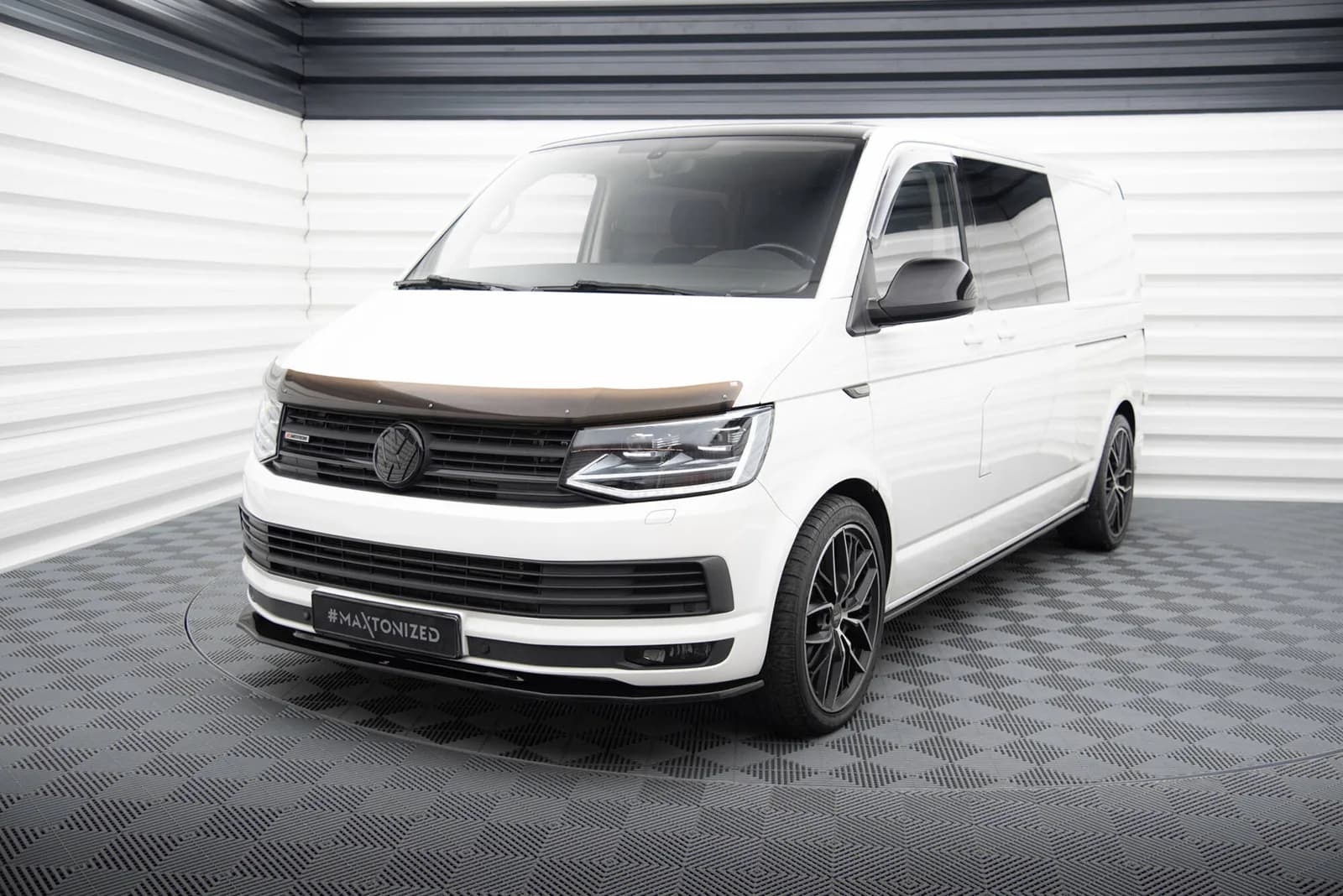 Передній сплітер Maxton V2 Volkswagen T6 (чорний глянець) - фото My Tuning Lab