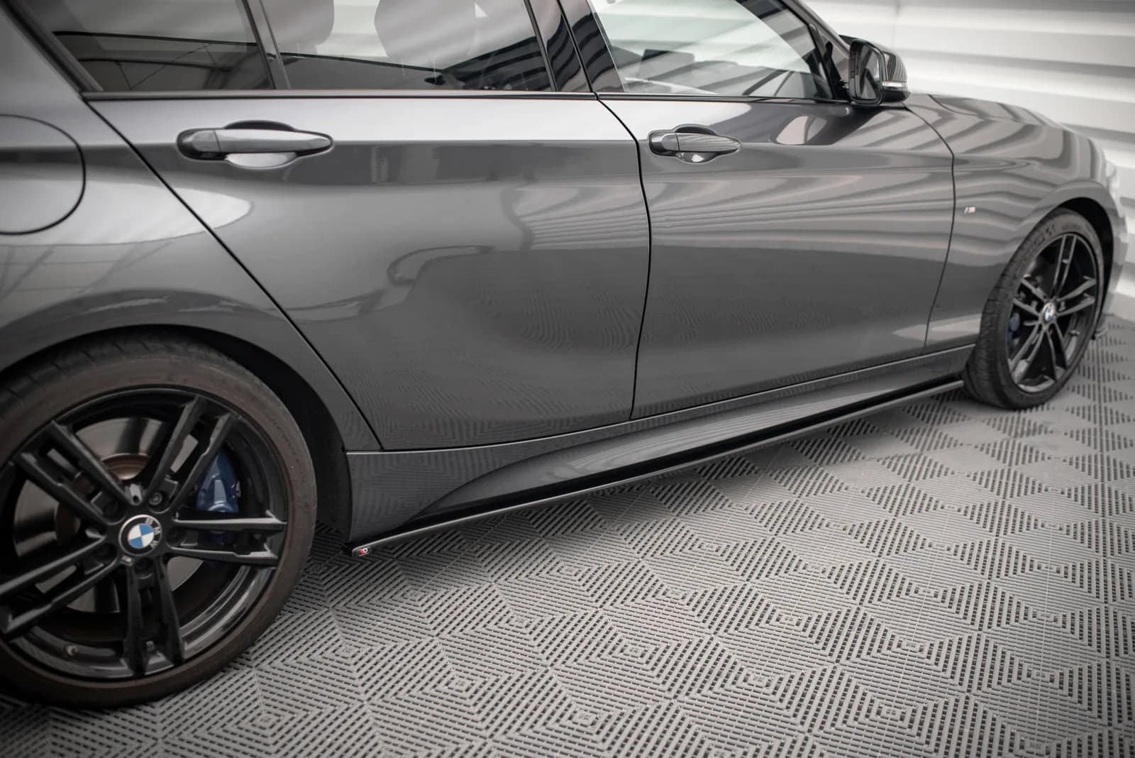 Накладки на пороги V.1 Maxton BMW 1 F20 M135i / M140i / M-пакет - фото My Tuning Lab