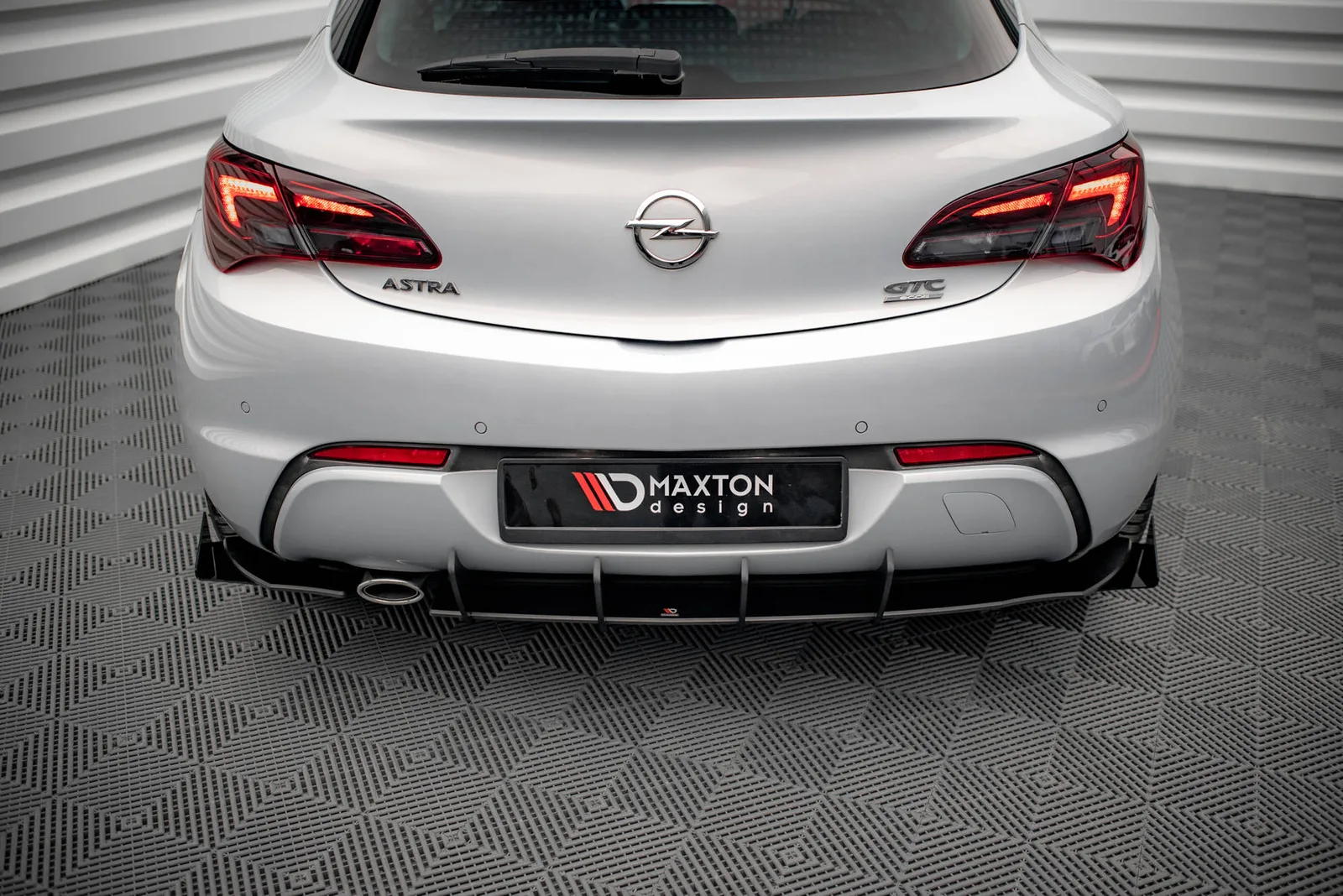 Задня накладка Street Pro + Flaps Maxton Opel Astra GTC OPC-Line J - фото My Tuning Lab