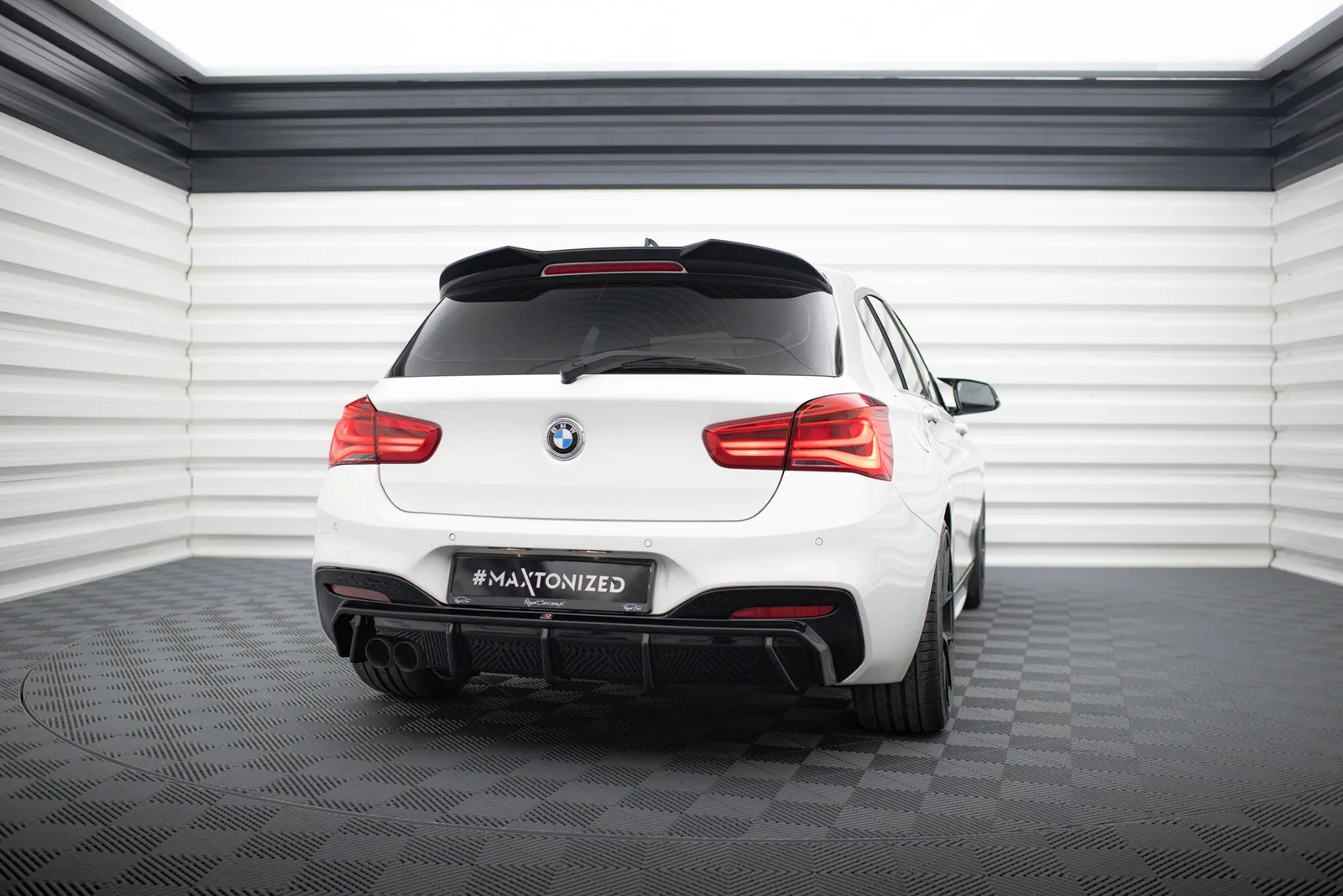 Задня накладка V.3 Maxton BMW 1 M-пакет F20 Facelift (Wersja z podwójnym Вихлопem z jednej strony) - фото My Tuning Lab