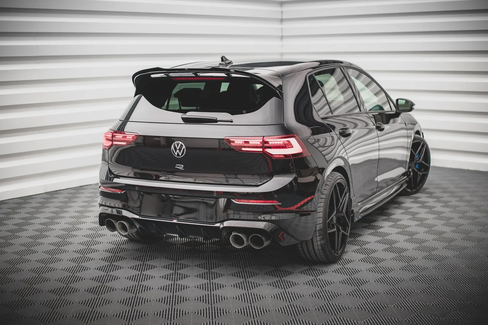 Задня накладка V.1 Maxton Volkswagen Golf R Hatchback Mk8 / Mk8 Facelift - фото My Tuning Lab