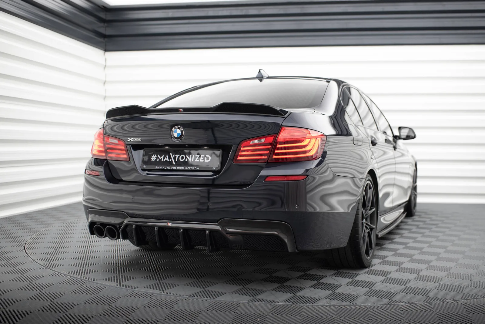 Задня накладка V.2 Maxton BMW 5 M-пакет F10 / F11 (Wersja z podwójnym Вихлопem z jednej strony) - фото My Tuning Lab