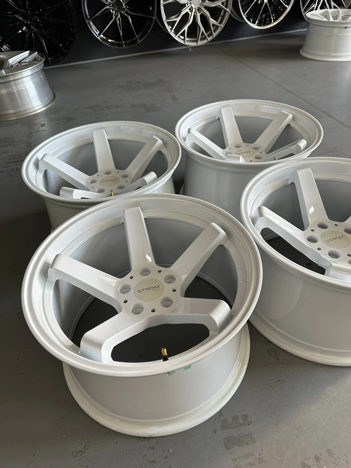 Легкосплавний диск 18" Strom DS-35 18x10,5 ET10 5x114,3 повний глянець білий - Вживаний - фото My Tuning Lab