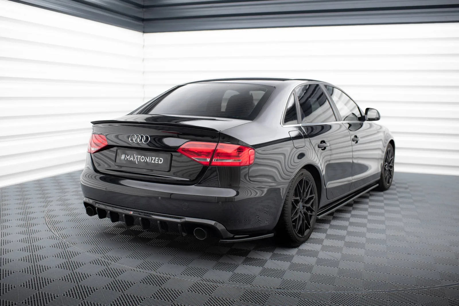 Задня накладка Maxton Audi A4 B8 (версія з одинарними вихлопами з двох сторін) - фото My Tuning Lab