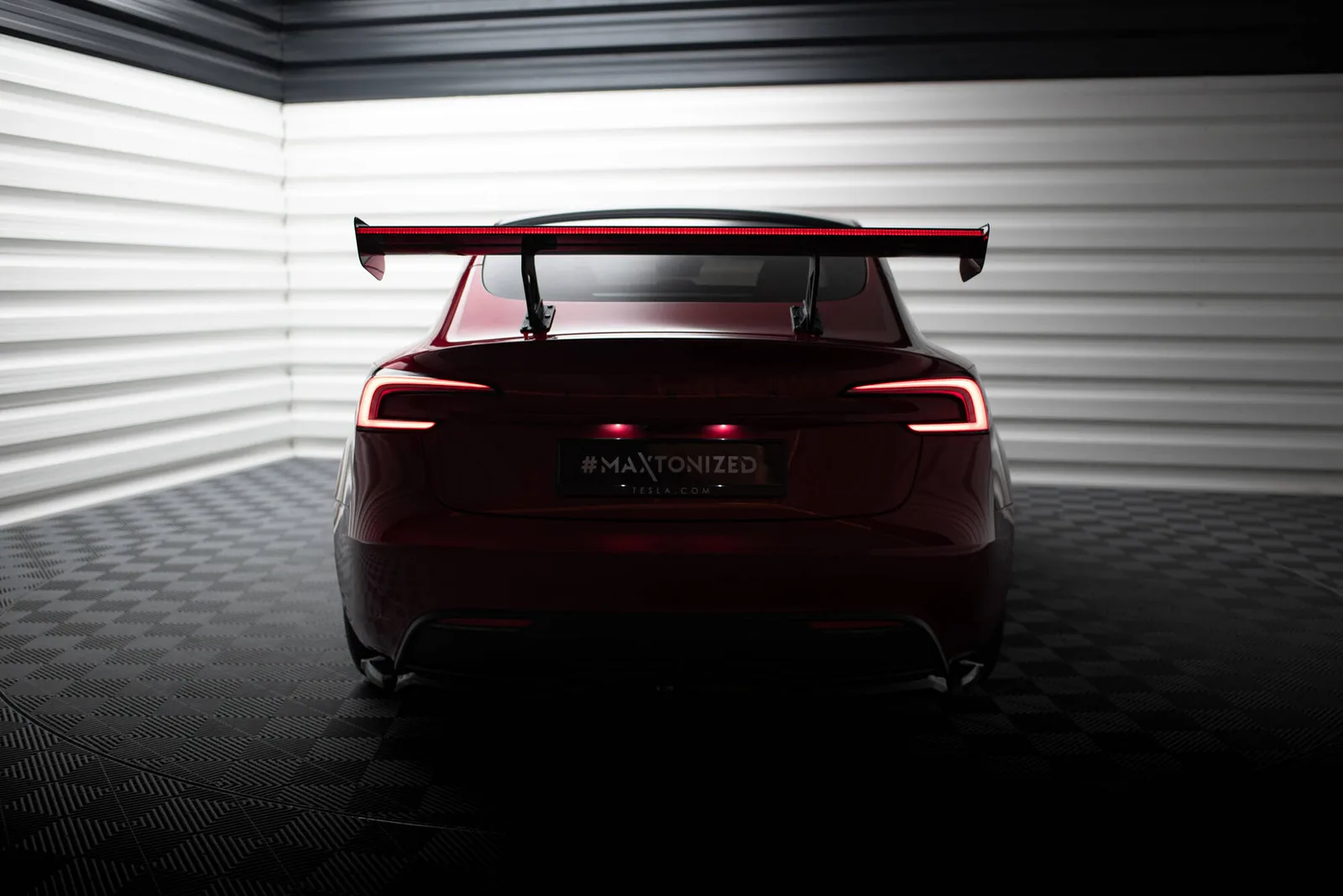Karbonowy Spoiler + LED Maxton Tesla Model 3 - фото My Tuning Lab