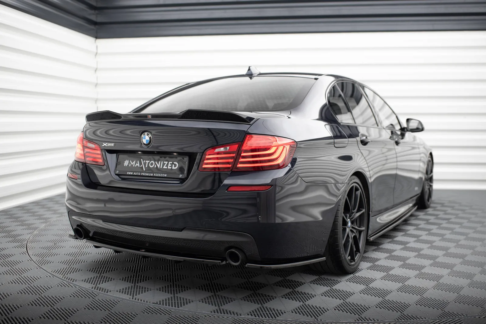 Задній сплітер Maxton BMW 5 M-пакет Sedan/Touring F10/F11 (2 pojedyncze końcówki Вихлопu) - фото My Tuning Lab