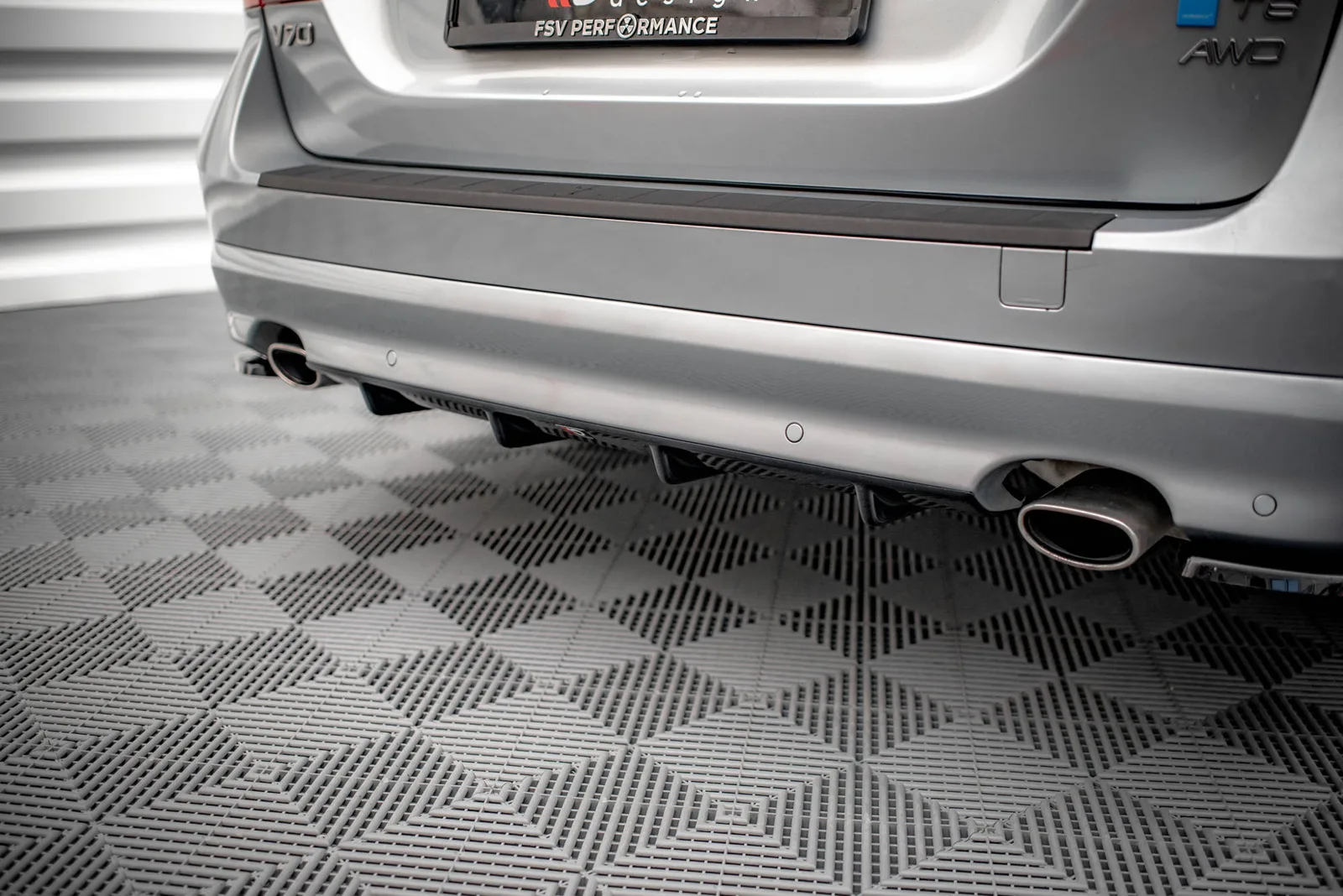 Задня накладка Maxton Volvo V70 Mk3 - фото My Tuning Lab
