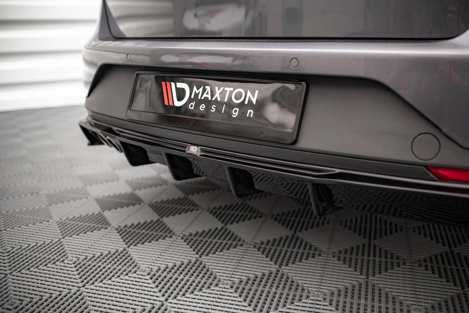 Задня накладка Maxton Seat Leon FR Sportstourer Mk3 - фото My Tuning Lab