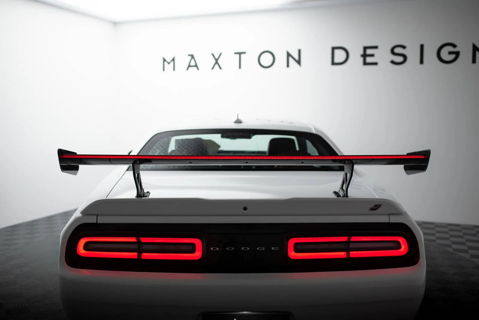 Karbonowy Spoiler + LED Maxton Dodge Challenger Mk3 - фото My Tuning Lab