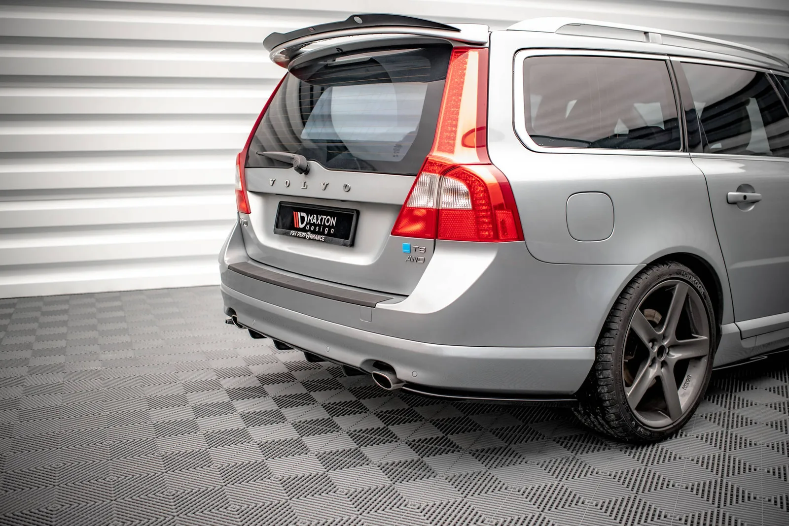 Задня накладка Maxton Volvo V70 Mk3 - фото My Tuning Lab