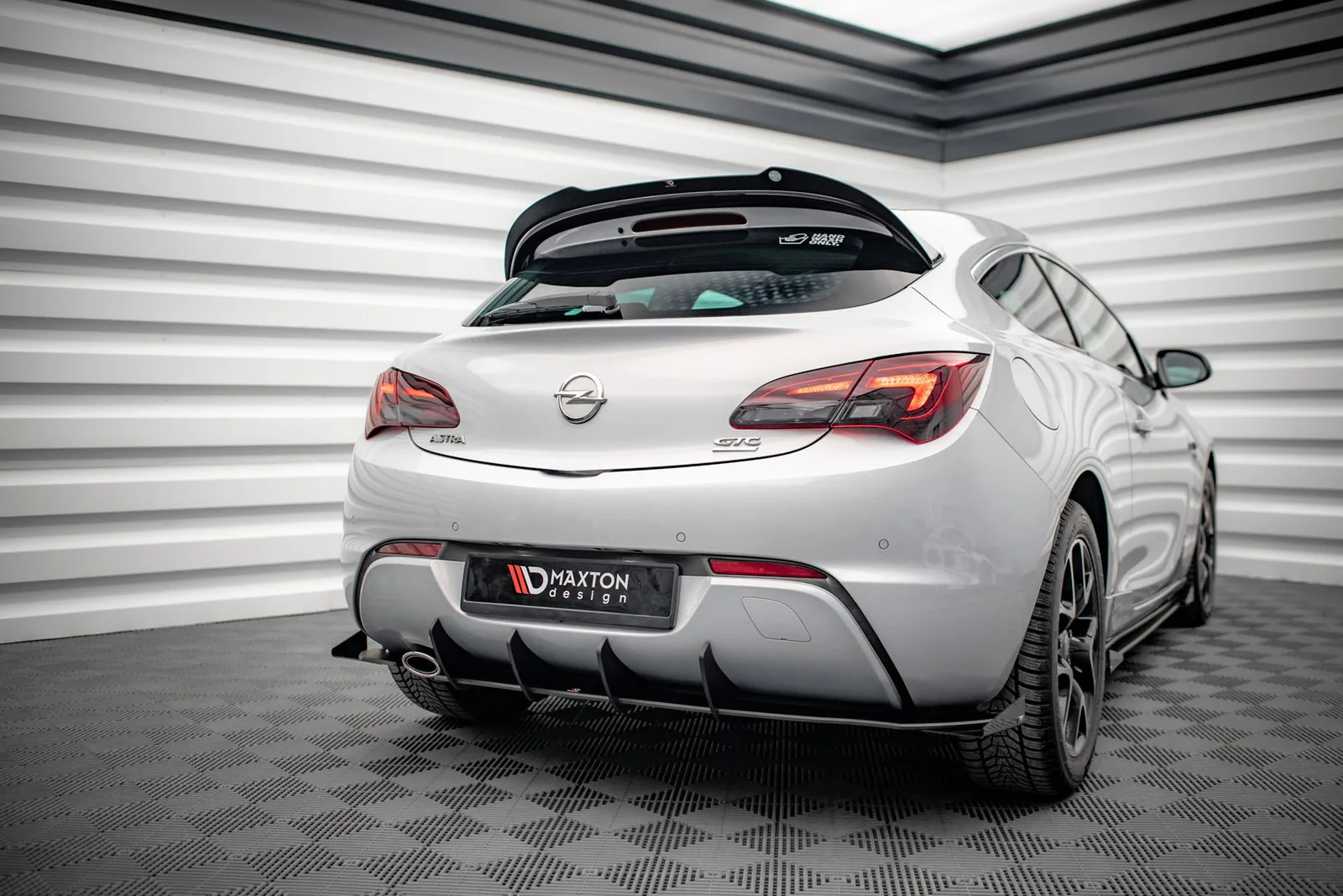 Задня накладка Street Pro + Flaps Maxton Opel Astra GTC OPC-Line J - фото My Tuning Lab