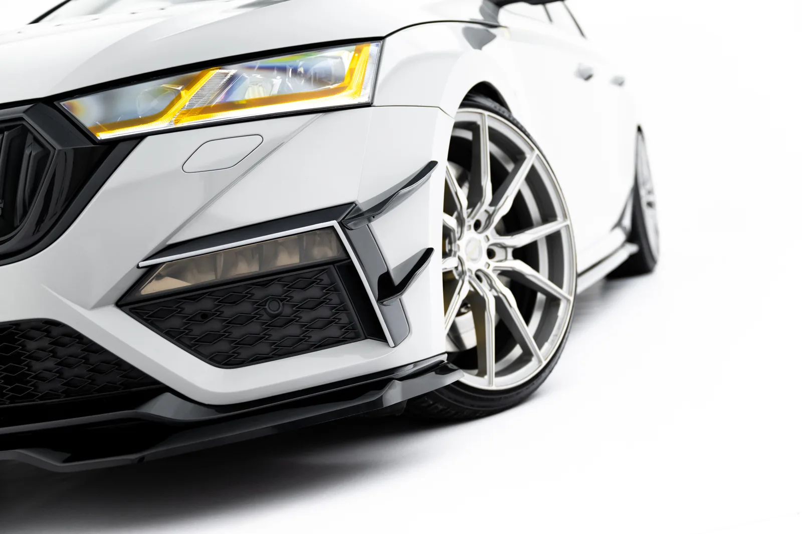 Канарди (аеродинамічні накладки переднього бампера) Maxton Skoda Octavia RS Mk4 - фото My Tuning Lab