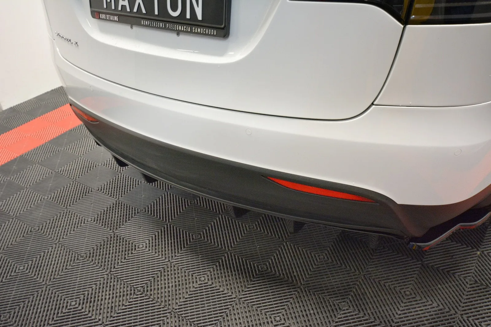 Дифузор Maxton Design Задня накладка TESLA MODEL X - фото My Tuning Lab
