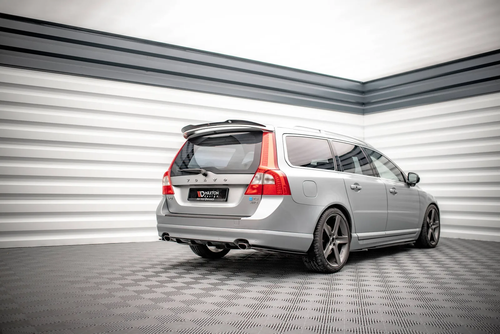 Задня накладка Maxton Volvo V70 Mk3 - фото My Tuning Lab