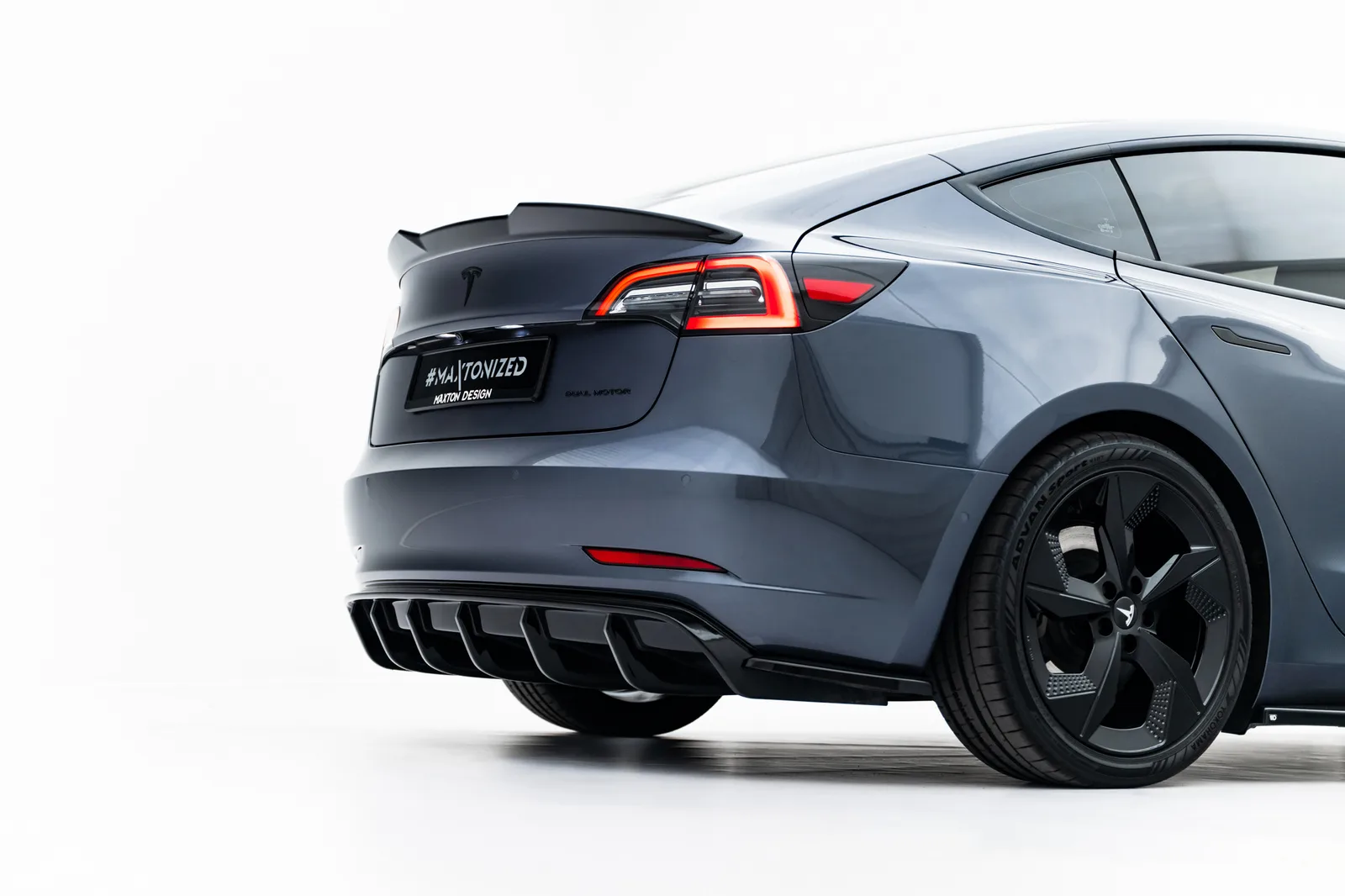 Задня накладка V.2 Maxton Tesla Model 3 - фото My Tuning Lab
