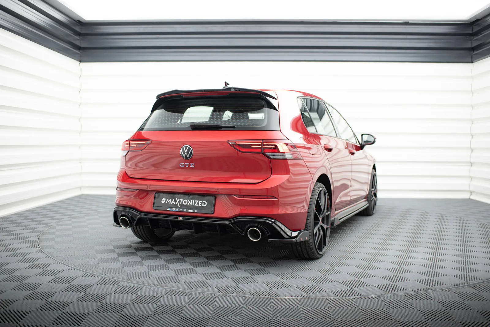 Задня накладка + Atrapa Вихлопu Maxton Volkswagen Golf GTE / R-Line Mk8 / Mk8 Facelift - фото My Tuning Lab