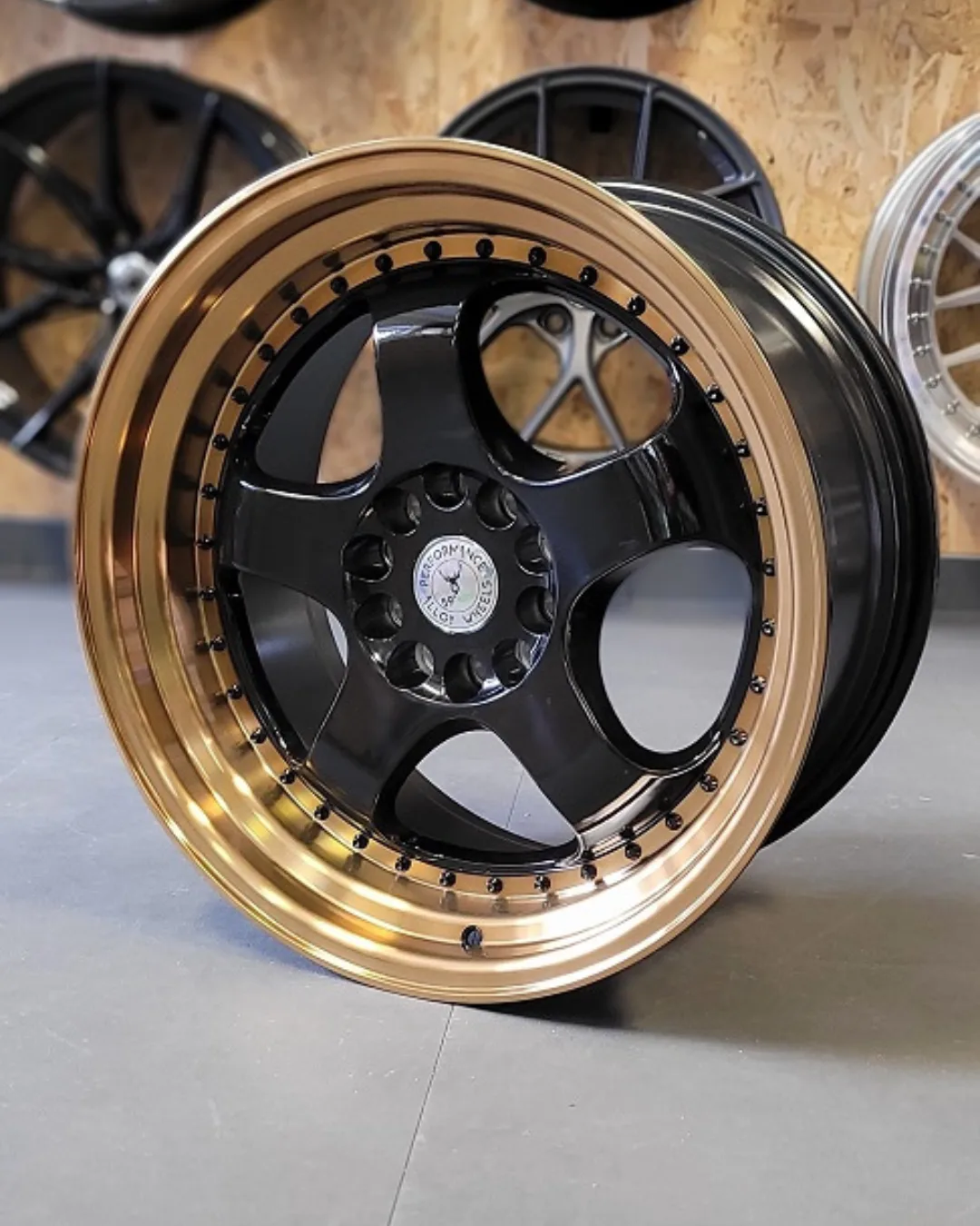 Легкосплавний диск 18" 59 North Wheels D-002 18x9.5 ET20 5x114/120 глянцевий чорний, мідний кант, чорні заклепки - фото My Tuning Lab