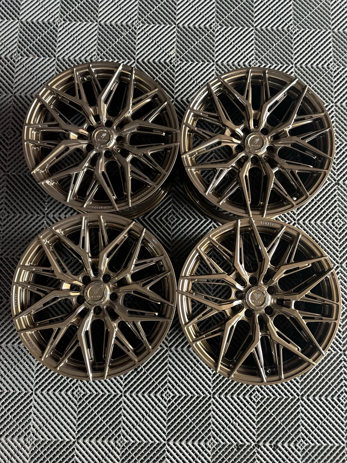 Легкосплавний диск 19" Vesser VSR1 19x8,5 ET32 5x112 глянцева бронза - фото My Tuning Lab