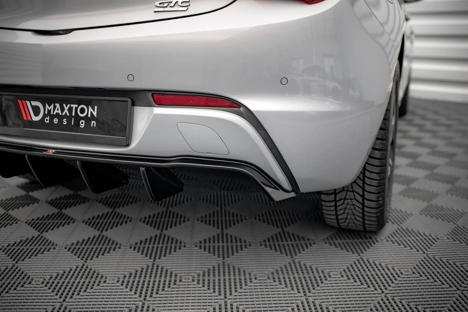 Задня накладка Maxton Opel Astra GTC OPC-Line J (Wersja z pojedyńczym Вихлопem z jednej strony) - фото My Tuning Lab