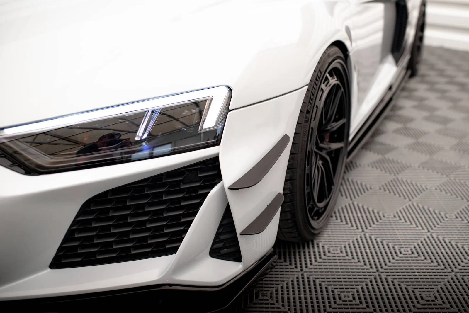 Канарди (аеродинамічні накладки переднього бампера) Maxton Audi R8 Mk2 Facelift / RS3 Sedan / Sportback 8Y Facelift - фото My Tuning Lab