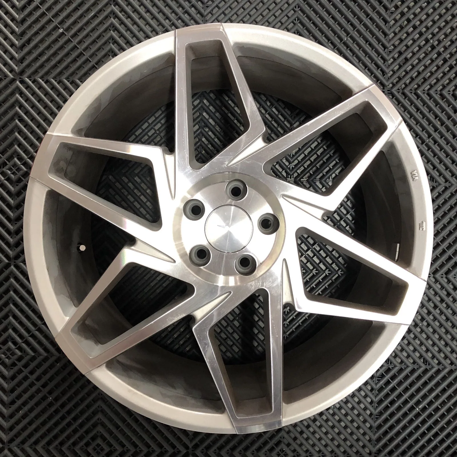 Вживаний Комплект легкосплавних дисків 20" Veemann V-FS27R 20x8,5 ET38 5x112 срібний з фрезеруванням - фото My Tuning Lab