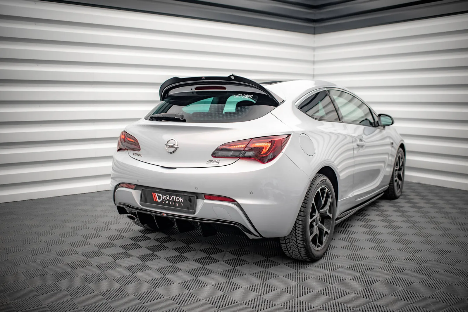 Задня накладка Maxton Opel Astra GTC OPC-Line J (Wersja z pojedyńczym Вихлопem z jednej strony) - фото My Tuning Lab