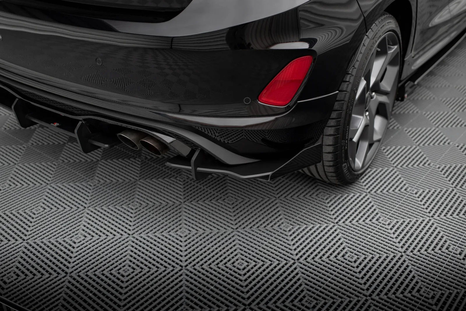 Задня накладка Racing Durability + Flaps Maxton Ford Fiesta Mk8 ST - фото My Tuning Lab