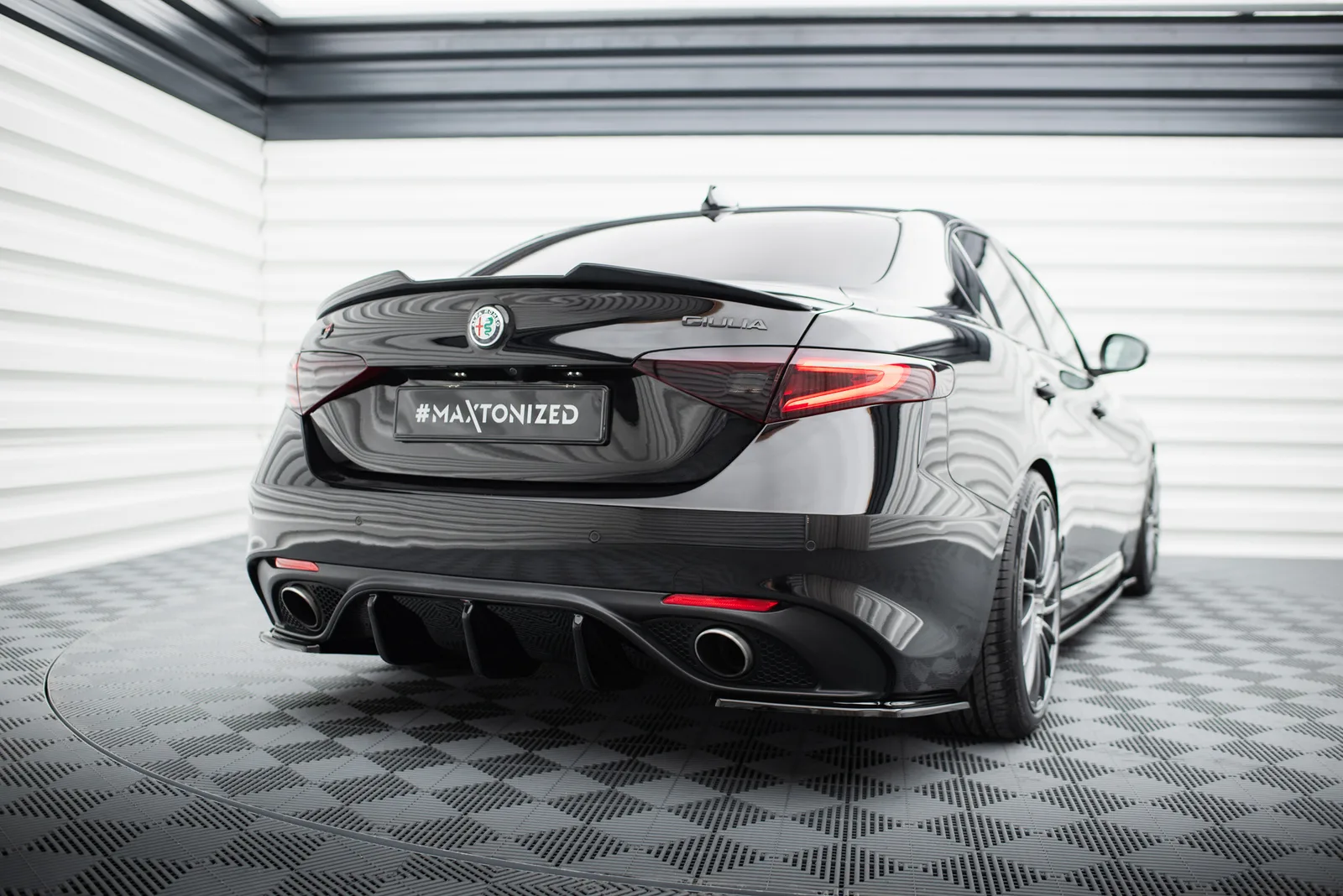 Задня накладка Maxton Alfa Romeo Giulia Veloce - фото My Tuning Lab