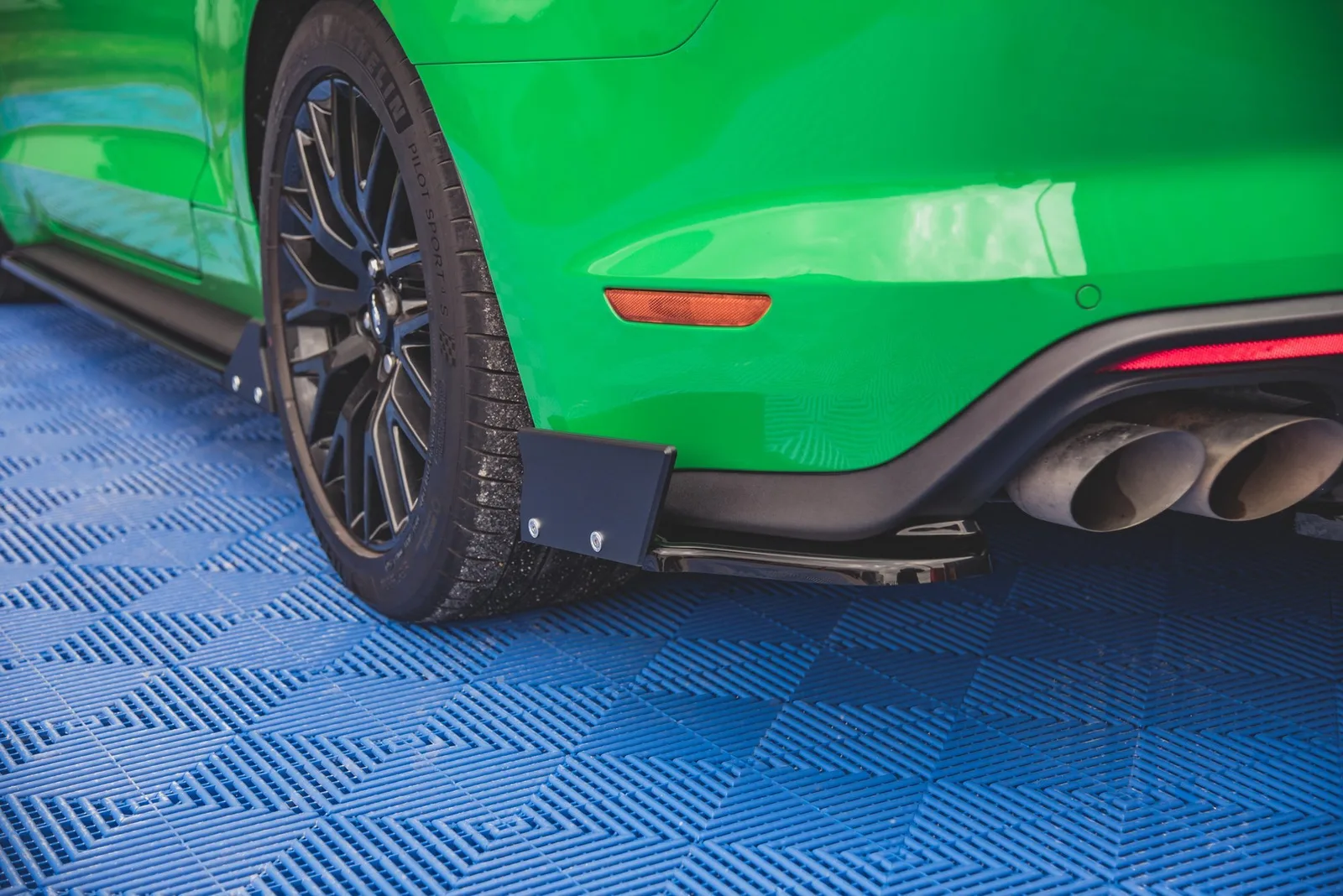 Задні сплітери Boczne V.1 + Flaps Maxton Ford Mustang GT Mk6 Facelift - фото My Tuning Lab
