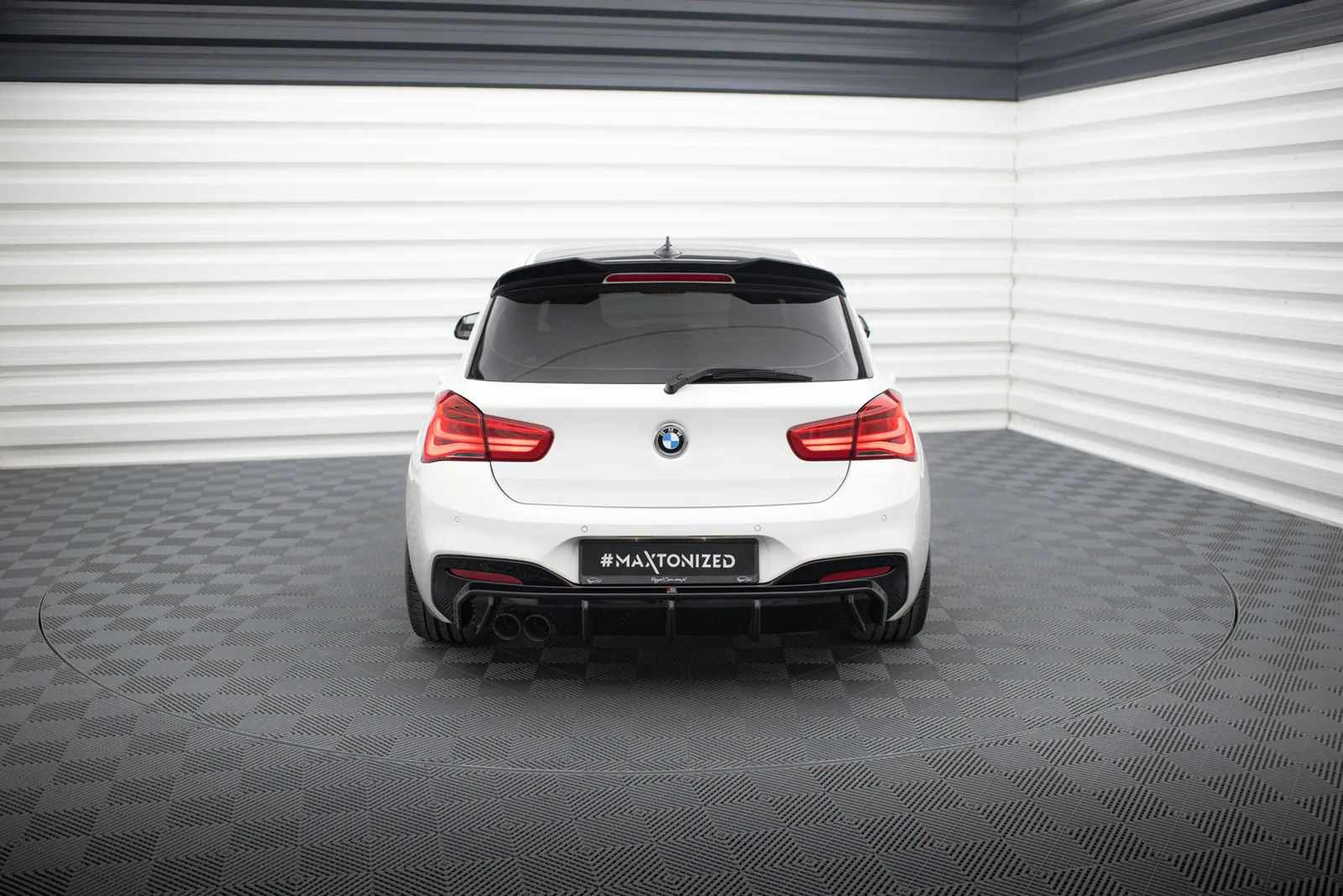 Задня накладка V.3 Maxton BMW 1 M-пакет F20 Facelift (Wersja z podwójnym Вихлопem z jednej strony) - фото My Tuning Lab
