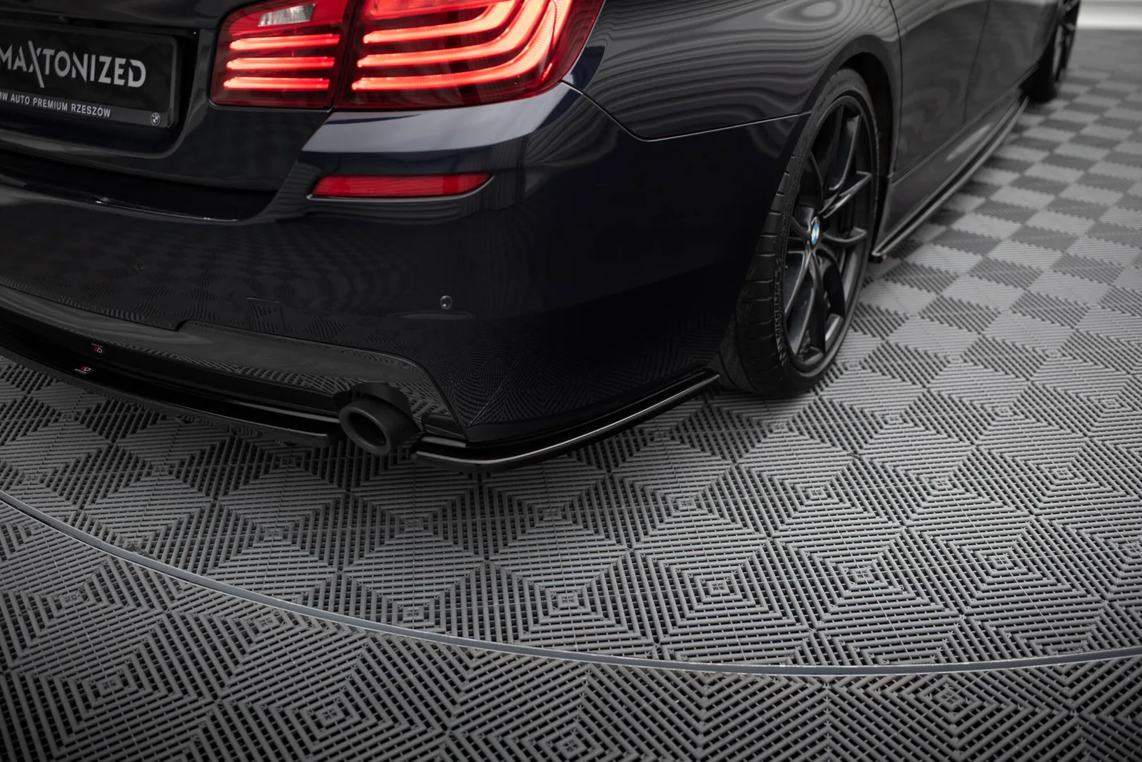 Задні сплітери boczne Maxton BMW 5 F11 M-пакет (2 pojedyncze końcówki Вихлопu) (чорний глянець) - фото My Tuning Lab
