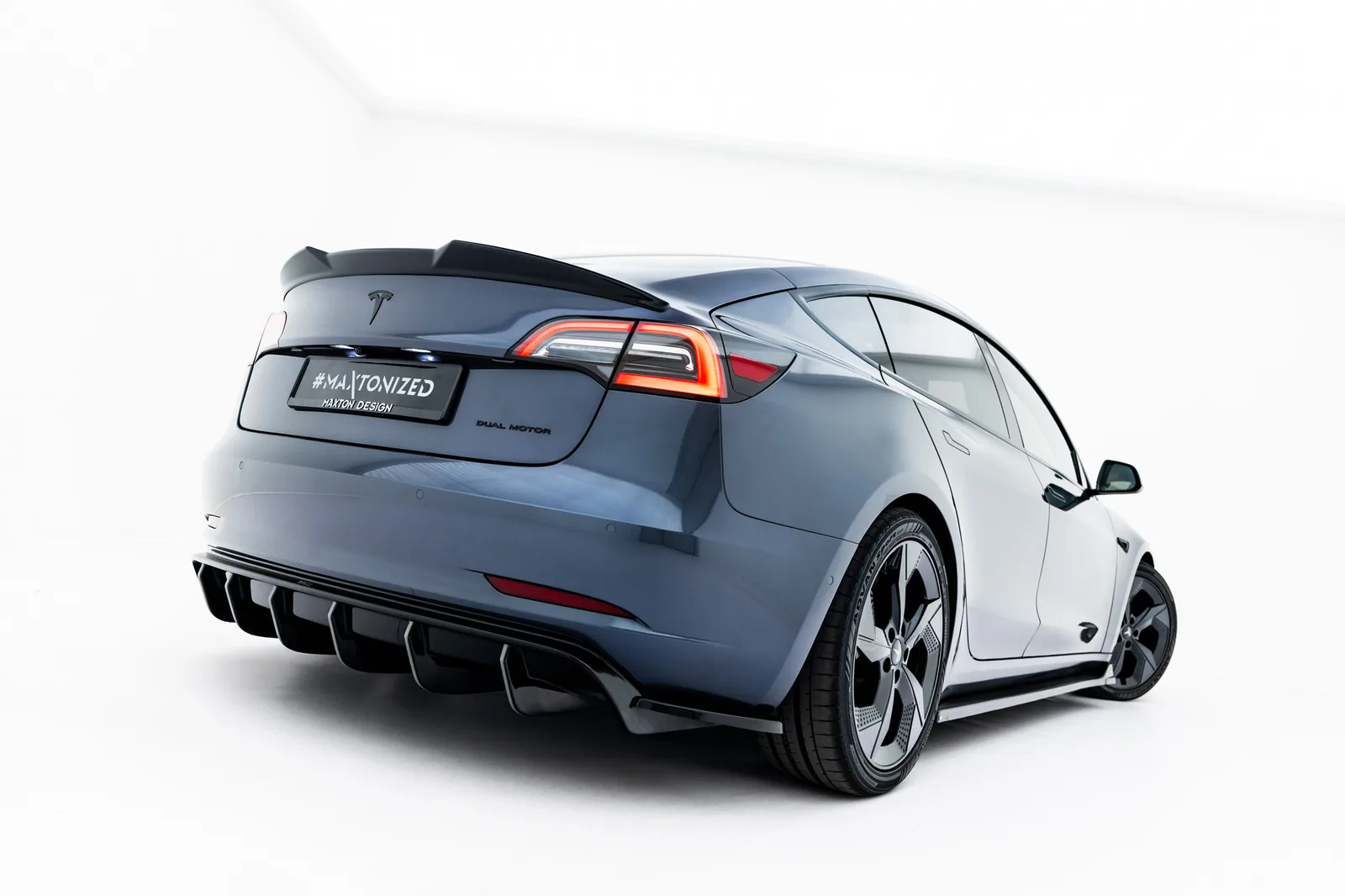Задня накладка V.2 Maxton Tesla Model 3 - фото My Tuning Lab